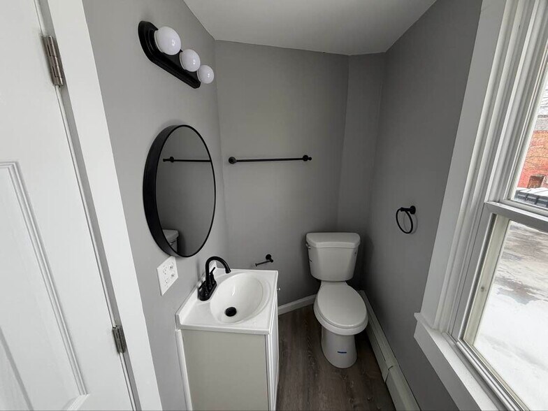 Building Photo - 2 Monteleone Pl