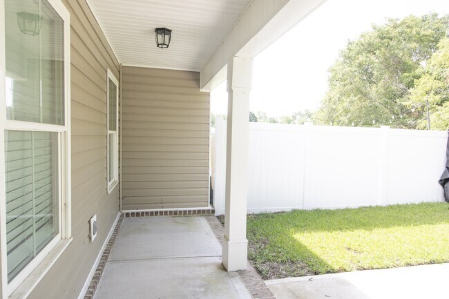 Building Photo - 106 Woodsedge Dr