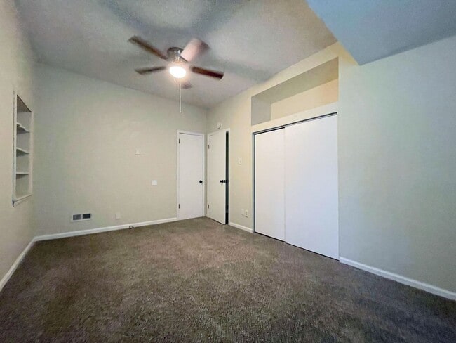 Building Photo - Spacious 3-Bedroom, 1.5 Bathroom Home