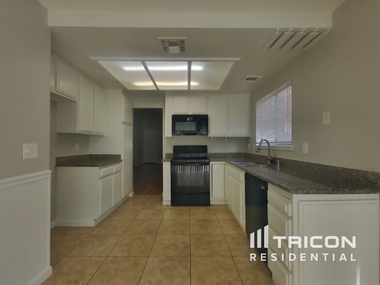Building Photo - 119 Catalpa Ln