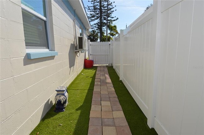 Building Photo - 156 146th Ave