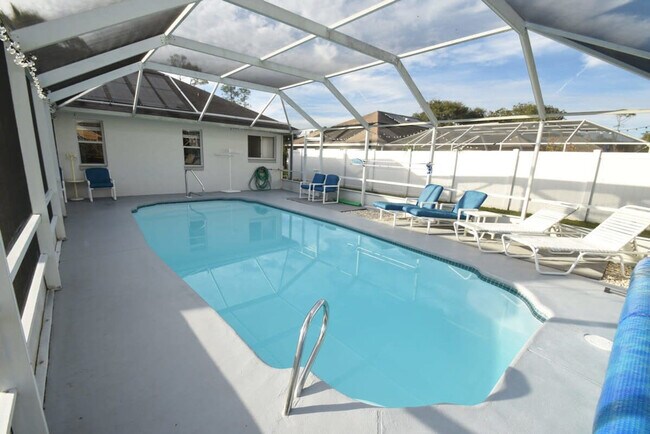 Building Photo - 60 Westover Ln