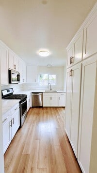 Building Photo - 120A