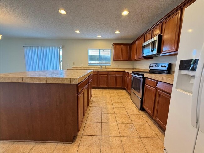 Building Photo - 246 Canna Dr