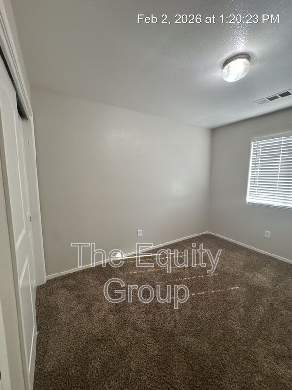 Building Photo - 2547 W Lark Ave