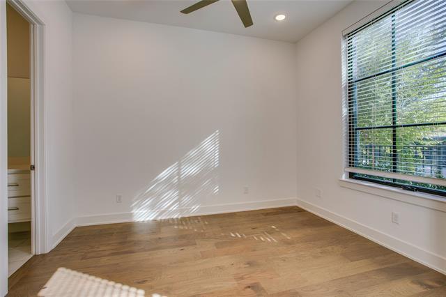 Building Photo - 112 E Oscar Dr