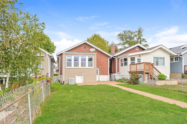 Building Photo - Fantastic 2bd/1ba home! Let yourself in!