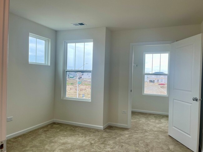 Building Photo - 721 Dropseed Ln