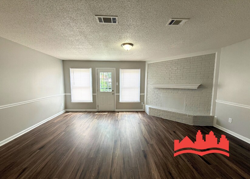 Building Photo - Charming and Updated 2-Bedroom Home for Rent!