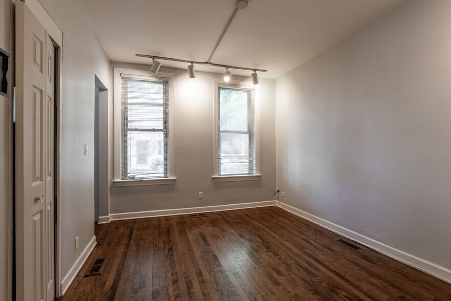 Building Photo - 1819 W Cortland St