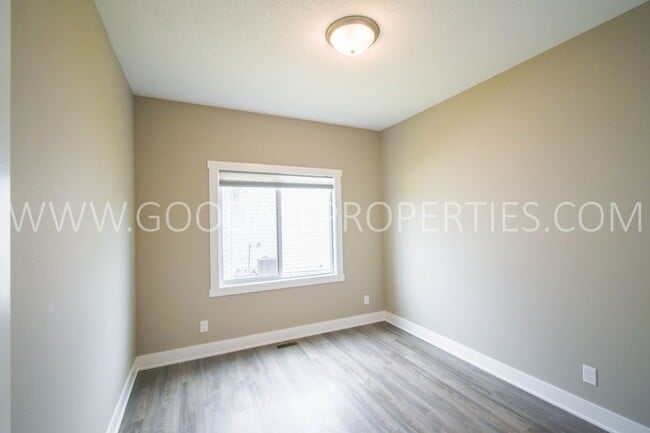 Building Photo - 4-Bedroom Ranch in Clive with Finished Basement & 3-Car Garage!