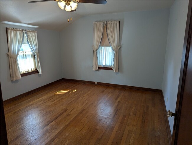 Building Photo - 10 Bidwell St