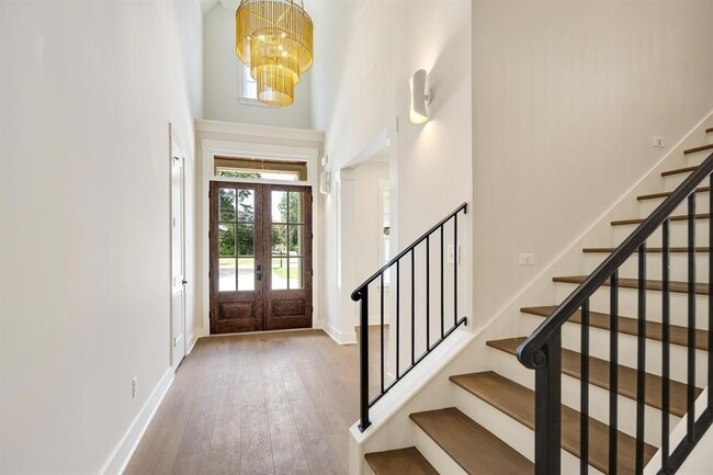 Building Photo - 352 Avon Rd