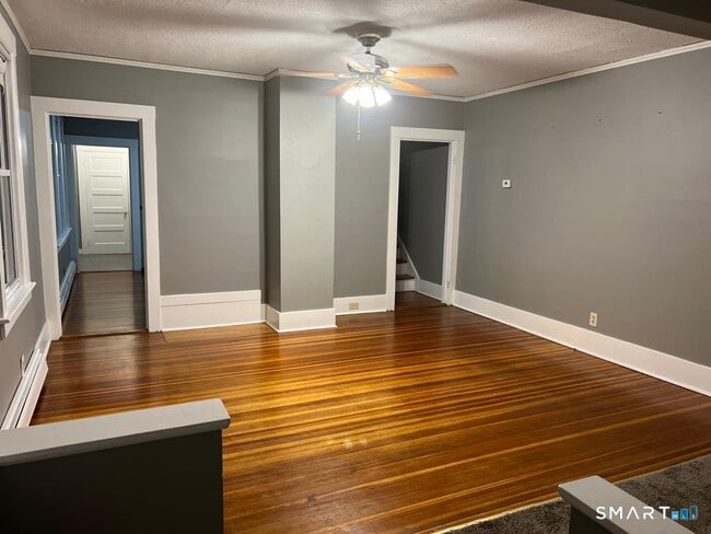 Building Photo - 10 Bank St