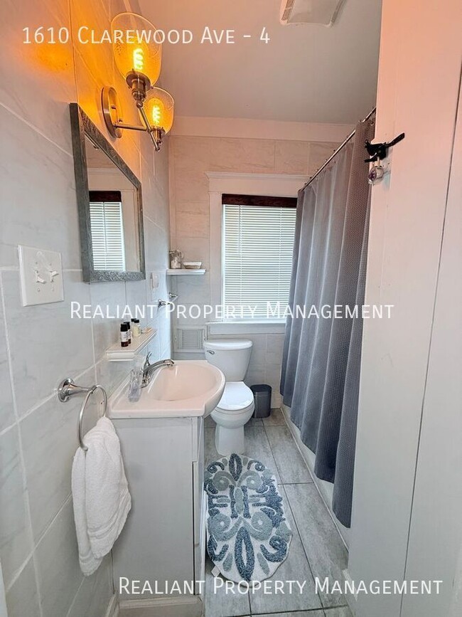 Building Photo - 1610 Clarewood Ave