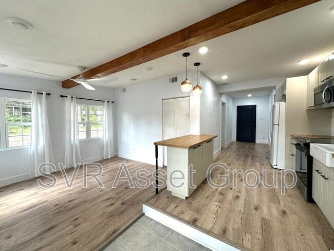 Building Photo - 8054 Graff Ln