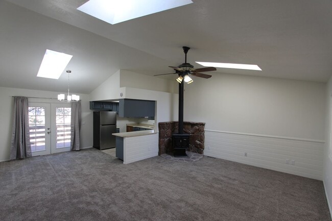 Building Photo - 3 Bed, 2 Bath Cabin Home with Fenced Backy...