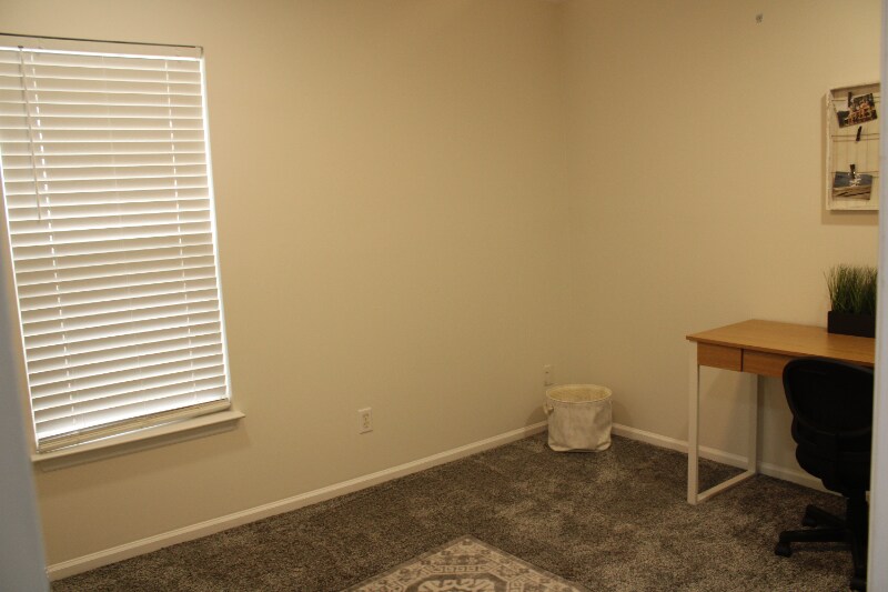 Building Photo - 1207 Wyngate Dr