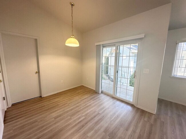 Building Photo - Bright and Beautiful upstairs apartment!