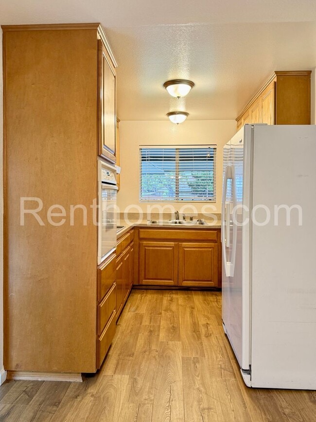 Building Photo - 5511 Chandler Dr