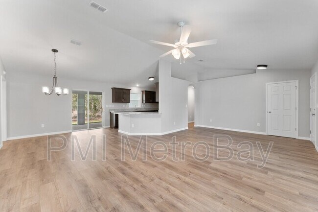 Building Photo - 9461 N Sandree Dr