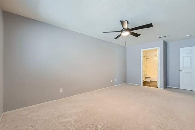 Building Photo - Gorgeous 2 Story Townhome Near Summerlin in Gated Community - (Ready April 1,2026)
