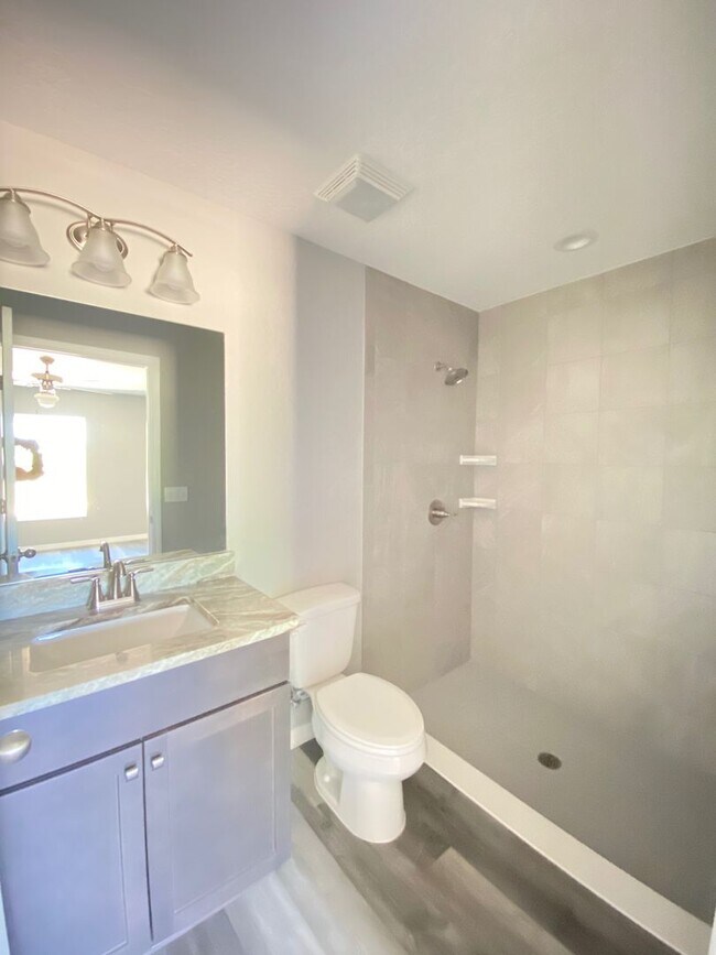 Building Photo - Desirable SW Ocala Neighborhood 3/2/2 **WON"T LAST**