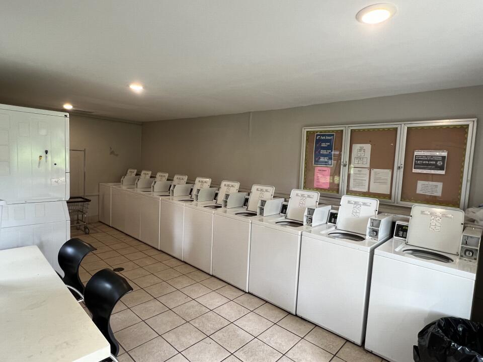 Building Photo - 2601 Hillsboro Pike