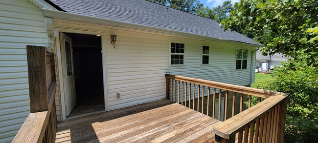 Building Photo - So CLEAN and AFFORDABLE~