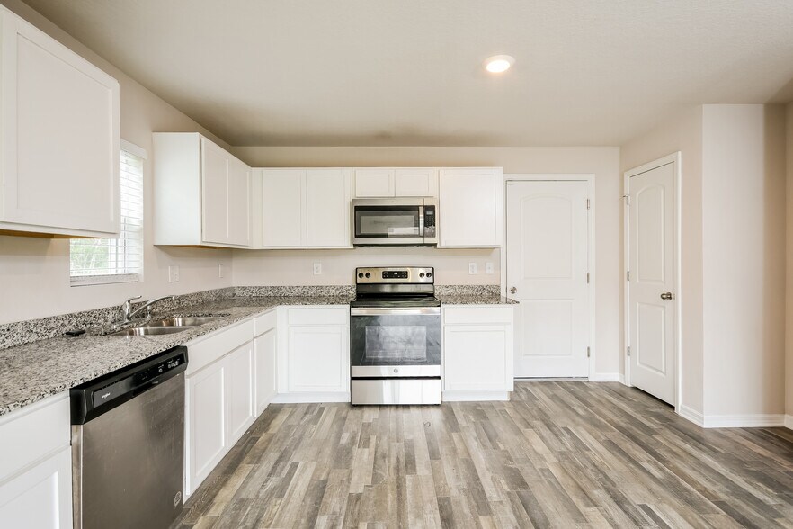 Building Photo - 113 Talavera Ln