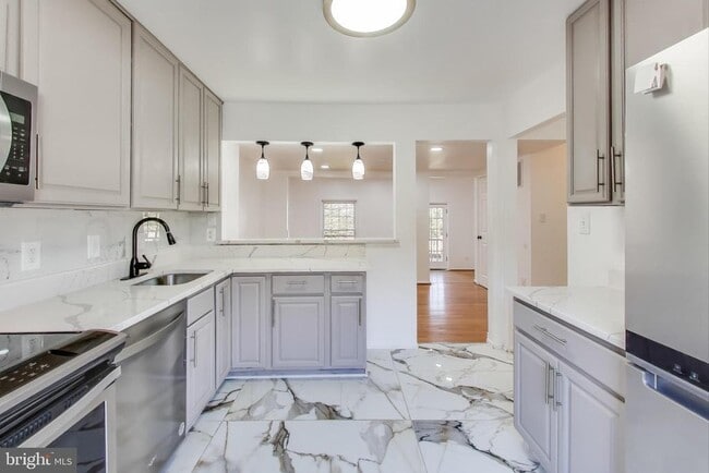 Building Photo - 16 Orchard Dr