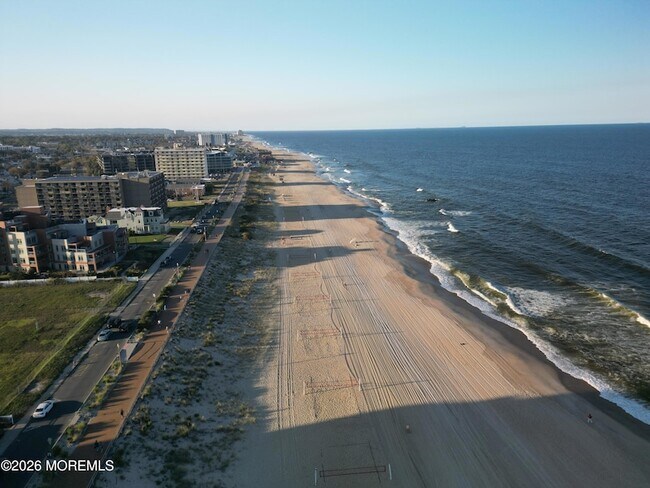 Building Photo - 364 Westwood Ave