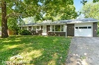 Building Photo - 1733 Vaughn Dr