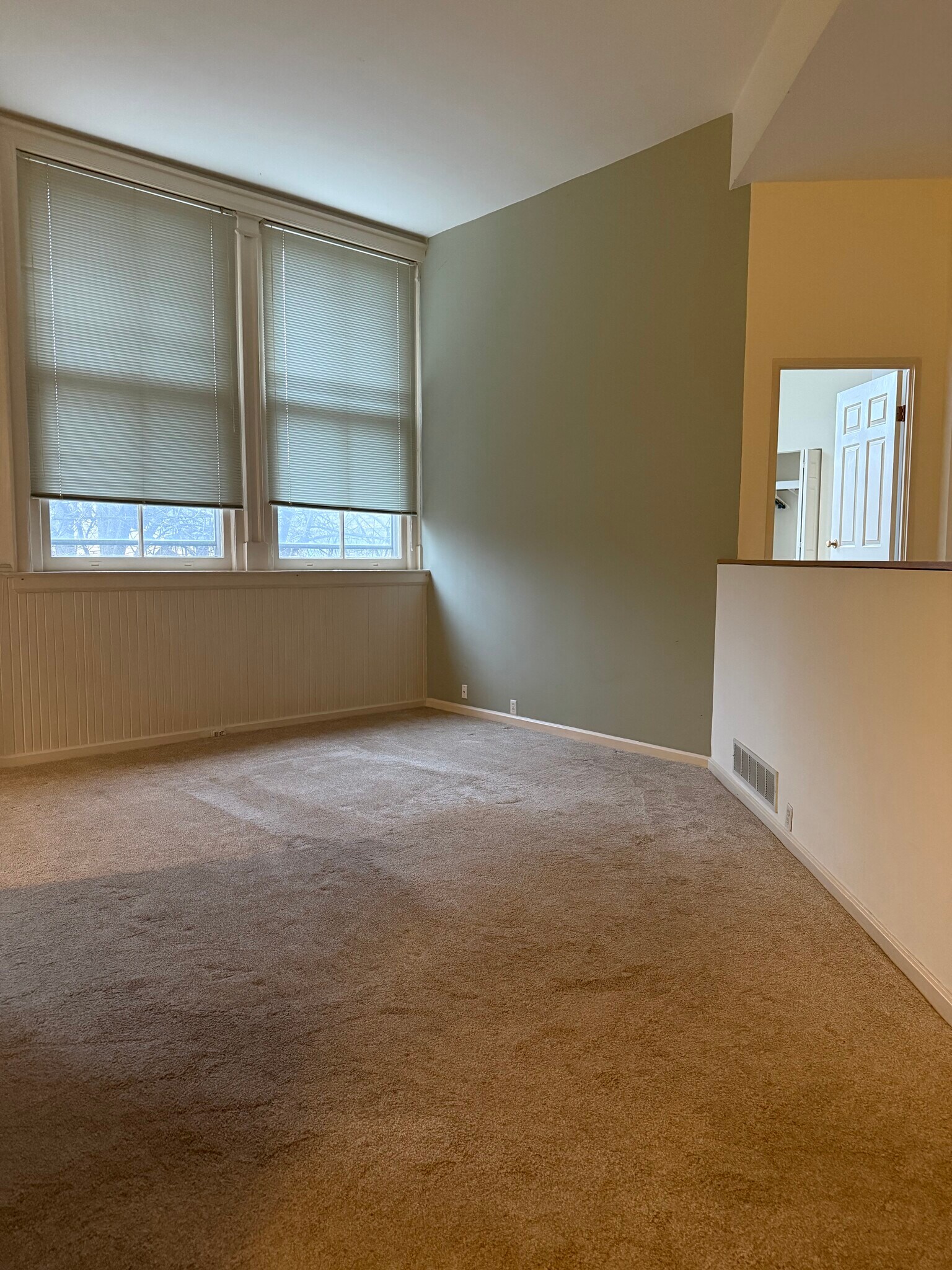 Building Photo - 939 Delaware Ave