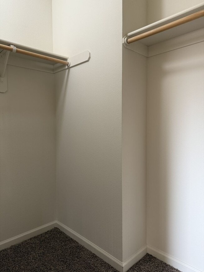 Building Photo - Available Now! Spacious home located in North Merced