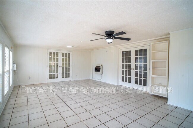Building Photo - 2524 Chickasaw Dr