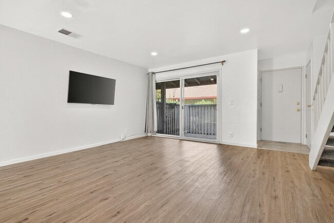 Building Photo - 101 Villa Cir