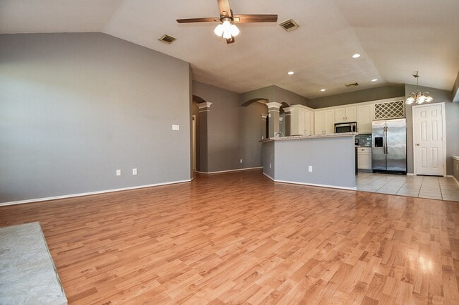 Building Photo - 4622 Forest Home Dr