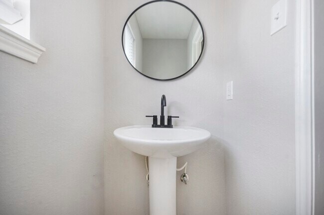 Building Photo - 14327 Sun Harbor Dr
