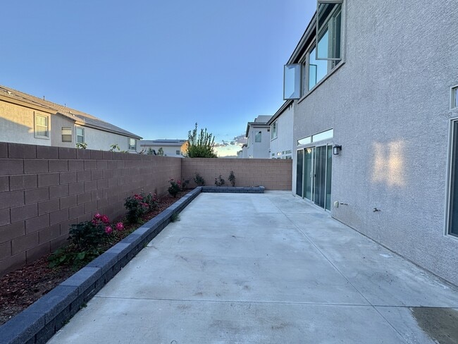 Building Photo - 8732 S Black Cordon Rd