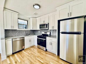 Building Photo - Newly Renovated 2 bedroom apartment spanni...
