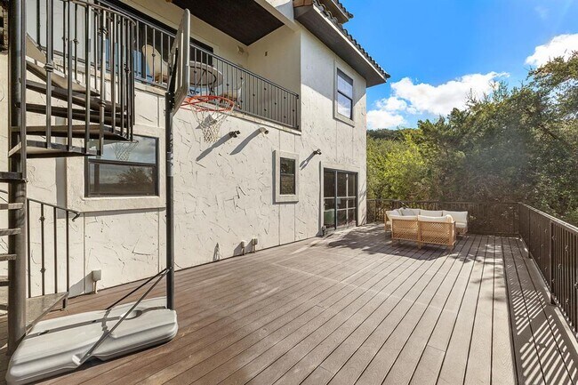 Building Photo - 13803 Lakeview Dr