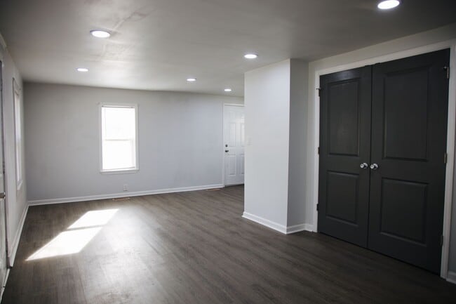 Building Photo - 2017 Central St NW