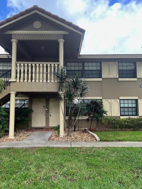 Building Photo - 2588 Riverside Dr