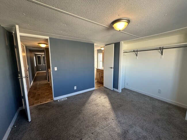 Building Photo - 3 bedroom, 2 bath home in Rexburg