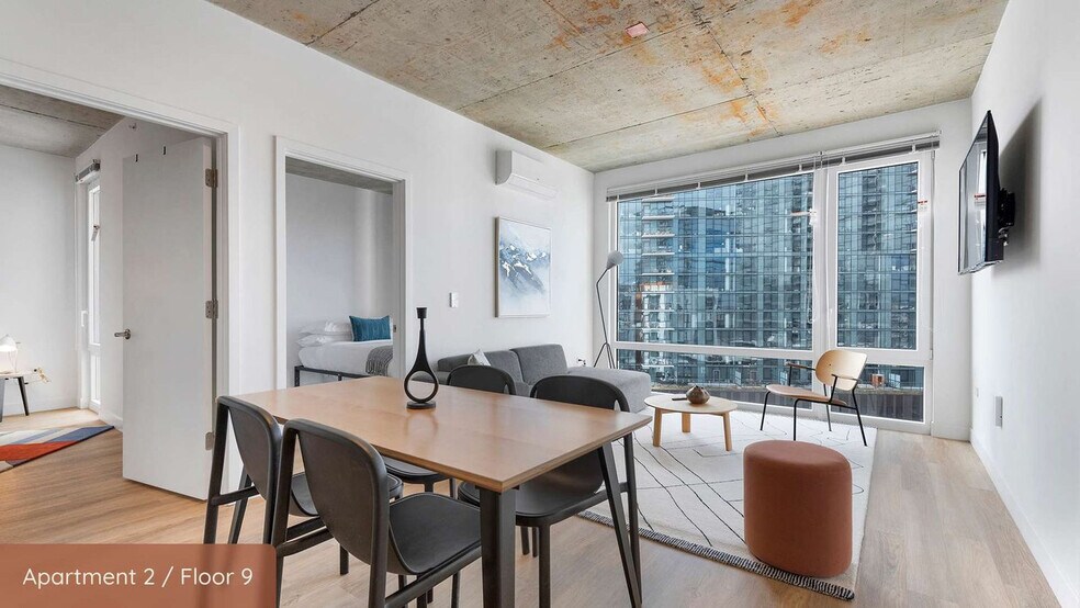 Building Photo - 851 W Blackhawk St