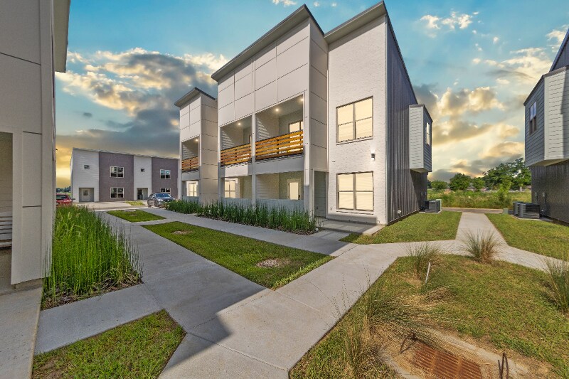 Building Photo - 211 Canvasback Dr