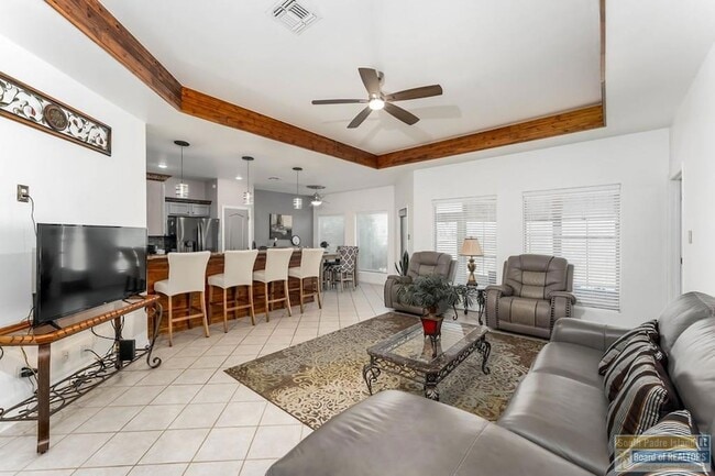 Building Photo - 1 Torrey Pines Dr