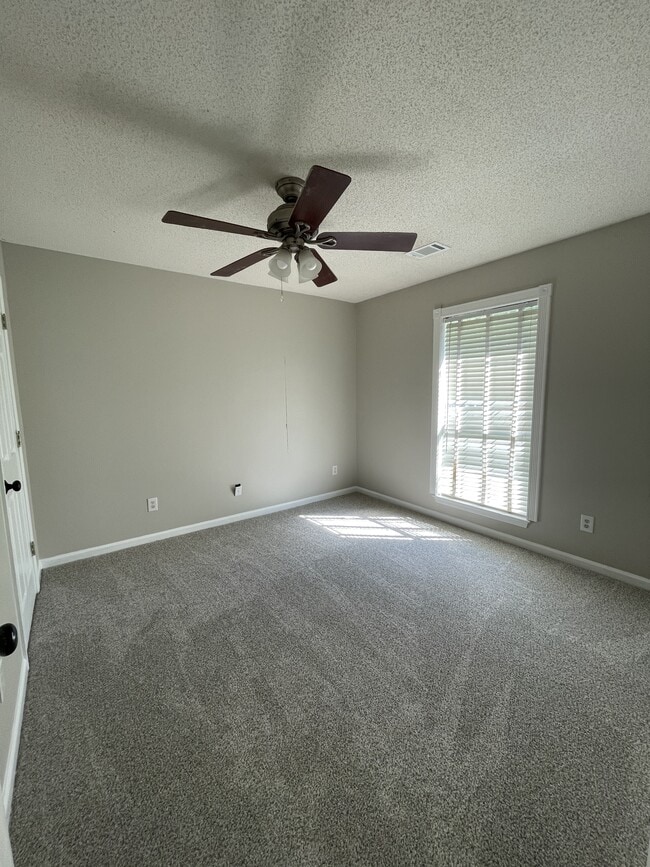Building Photo - 126 Cross Creek Dr
