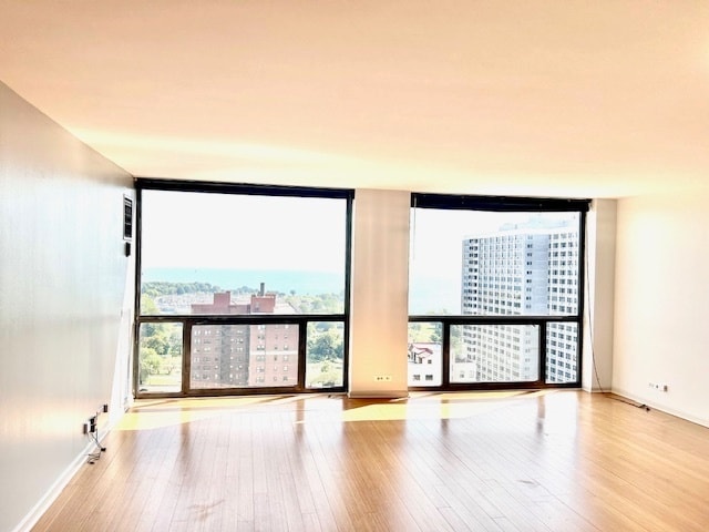 Building Photo - 4343 N Clarendon Ave